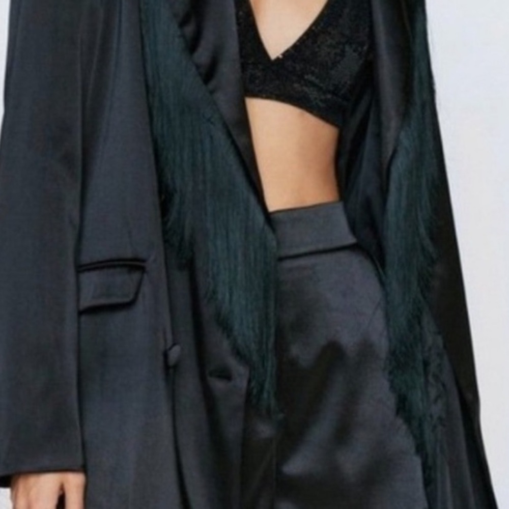 Elegant Black Women's Coat - Picture 2 of 3